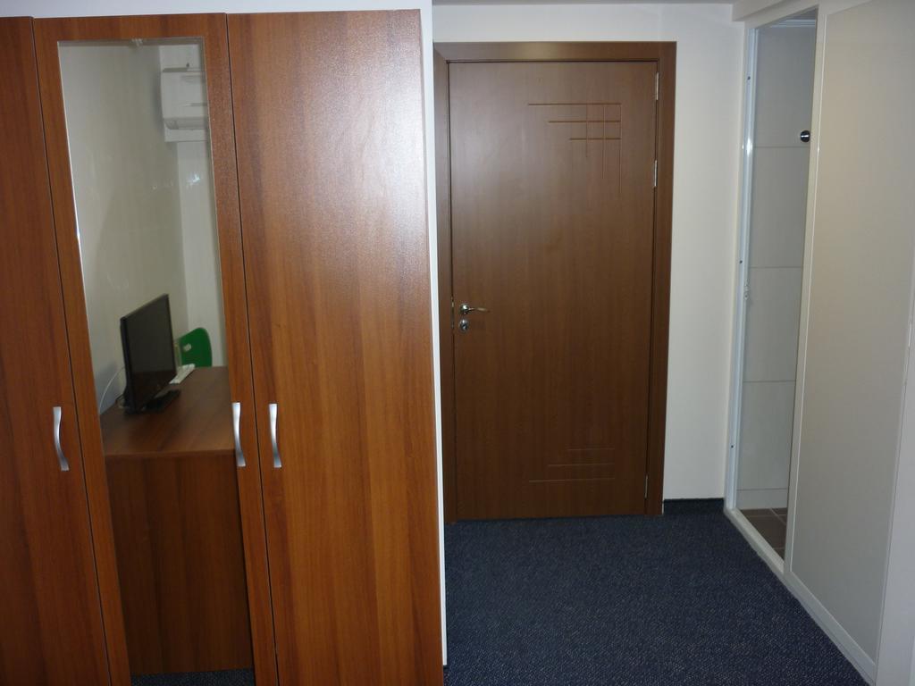 Yalta Guesthouse 鲁塞 外观 照片