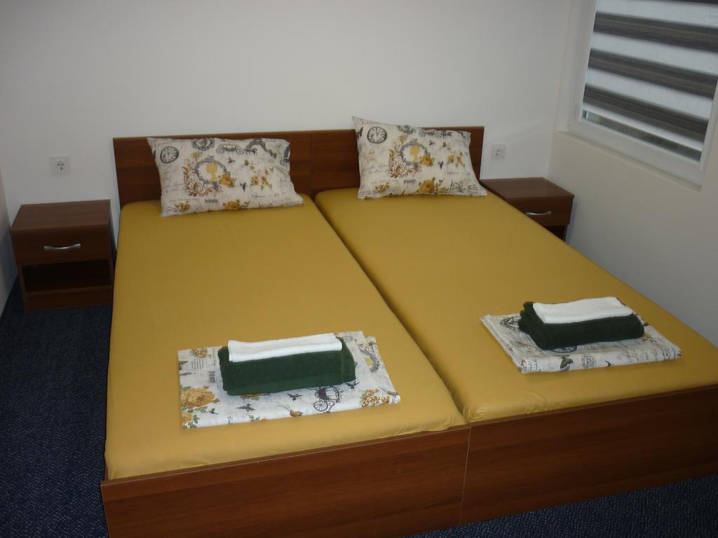 Yalta Guesthouse 鲁塞 外观 照片