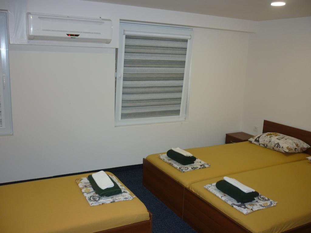 Yalta Guesthouse 鲁塞 外观 照片